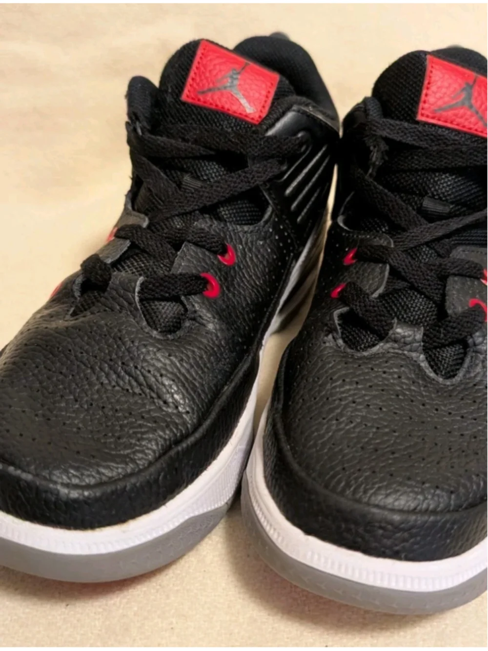 Nike Jordan Grade School Max Aura 5 Shoes, Black Cement Size 6.5Y DZ4352-061 F85